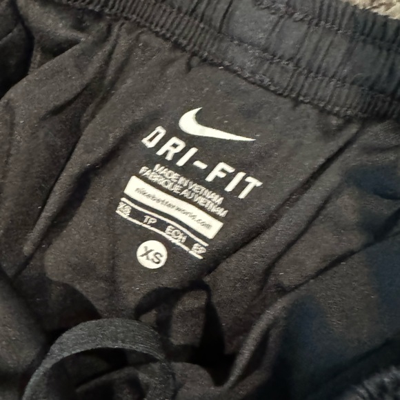 Nike Running Shorts - Picture 2 of 4